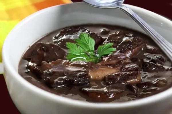 4 Passos para Uma Saborosa Sopa de Feijão Preto: Uma Viagem de Sabores Inesquecíveis