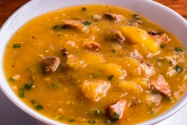 5 Passos para uma Sopa de Mandioca com Carne Moída que Encanta Paladares