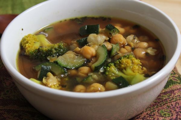 5 Passos para uma Sopa Vegana de Verduras que Conquista Paladares