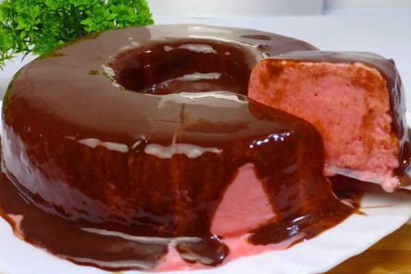 5 Receitas Divinas de Sorvetão Caseiro de Morango com Chocolate para Refrescar Seus Dias de Verão