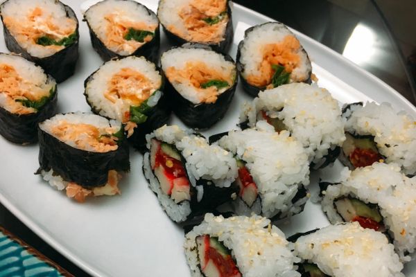 Descubra o Mundo da Culinária Japonesa: 5 Passos para um Delicioso Sushi Caseiro!