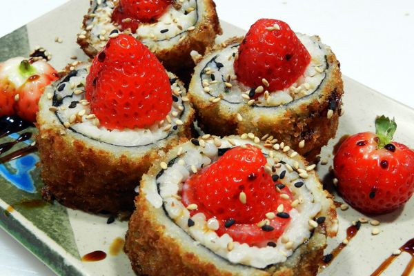 Desvendando os Sabores: Sushi Doce de Morango em 4 Passos Deliciosos!