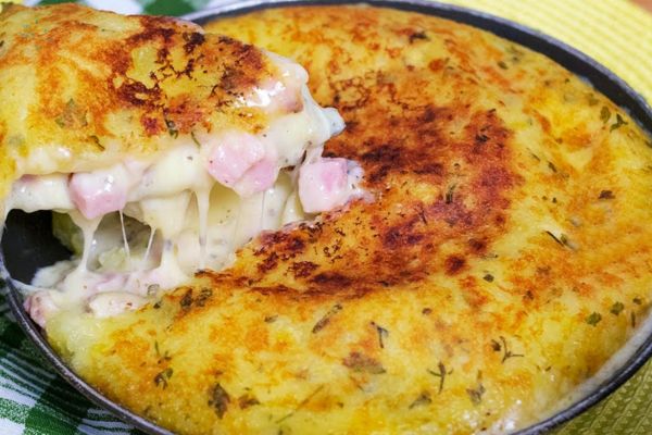 5 Receitas de Torta de Batata de Frigideira Recheada com Presunto e Queijo para Surpreender sua Família