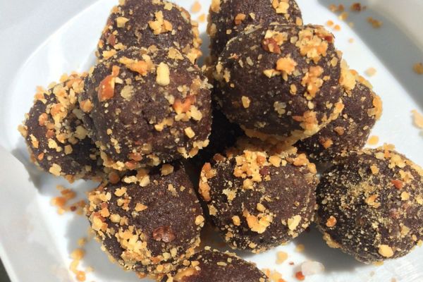 Desvendando o Prazer Saudável: Trufas de Cacau e Amêndoas Fit em 4 Passos Simples